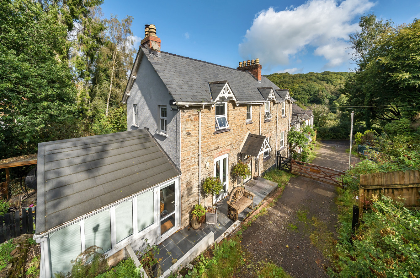 Oakfordbridge, Bampton, Devon, EX16 9JA Seddons